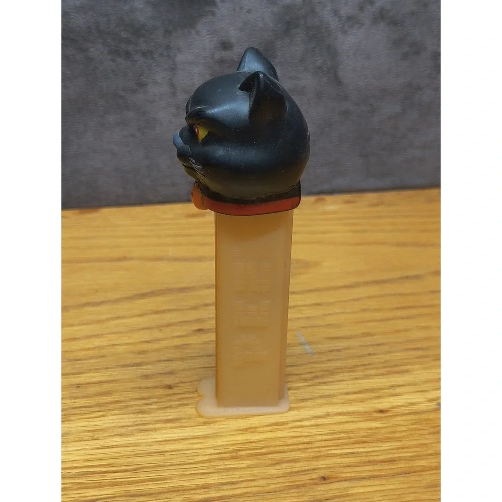 Black Cat PEZ Candy Dispenser Halloween‎ core Black Orange 2006 Nostalgic Scary